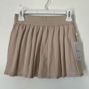 BuffBunny court pleated skort in Stardust - size Medium